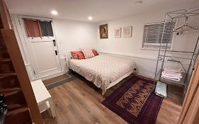 Neat, Compact, Private Room In A Lovely Vancouver Neighbourhood